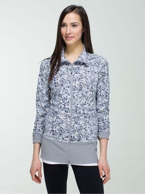 Lululemon Nice Asana Jacket
Not So Petite Fleur Silver Spoon/Ambient Grey